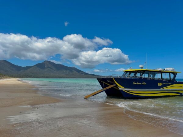 Cruise to Wineglass Bay